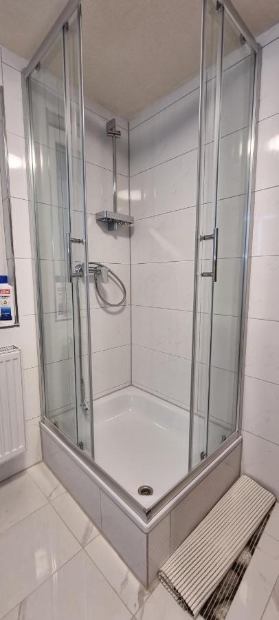 Waterfalls Apartment 3 特里贝格 外观 照片